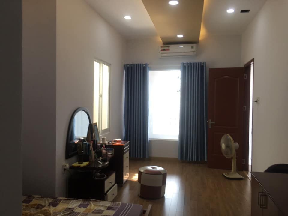 Cho thuê biệt thự hem xe hơi Lý Phục Man Trệt lầu Phòng khách, 3pn ,3wc Full nội thất , Gara oto