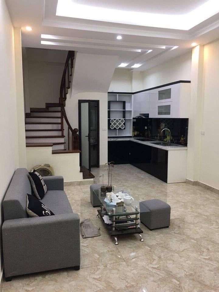 Gia đình cần bán gấp nhà 35m, 5 tầng, phố Ngọc Thuỵ, Long Biên LH xem nhà: 098.898.6364