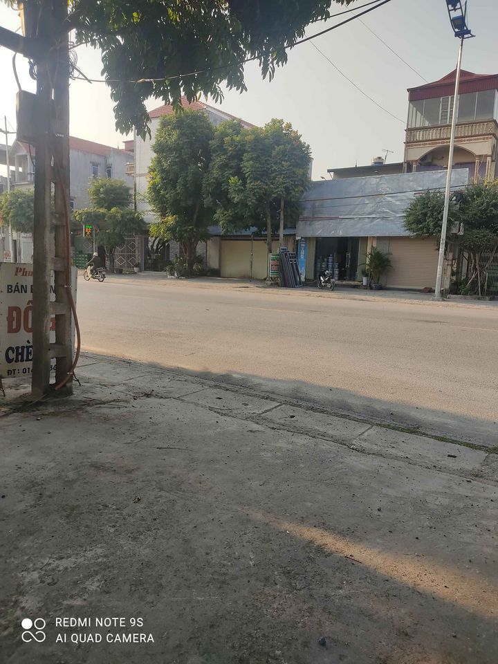 bán gấp lô đất, có sẵn nhà cấp 4, đẹp đẽ, 2 gian riêng biệt.ngay mặt đường xã Thi Sơn Kim Bảng