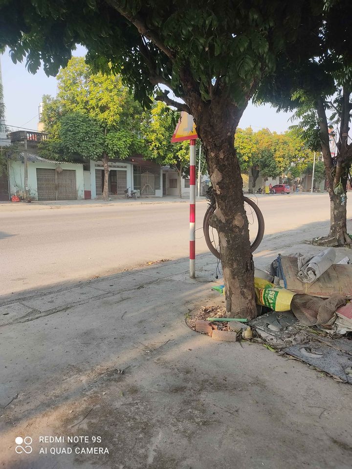 bán gấp lô đất, có sẵn nhà cấp 4, đẹp đẽ, 2 gian riêng biệt.ngay mặt đường xã Thi Sơn Kim Bảng