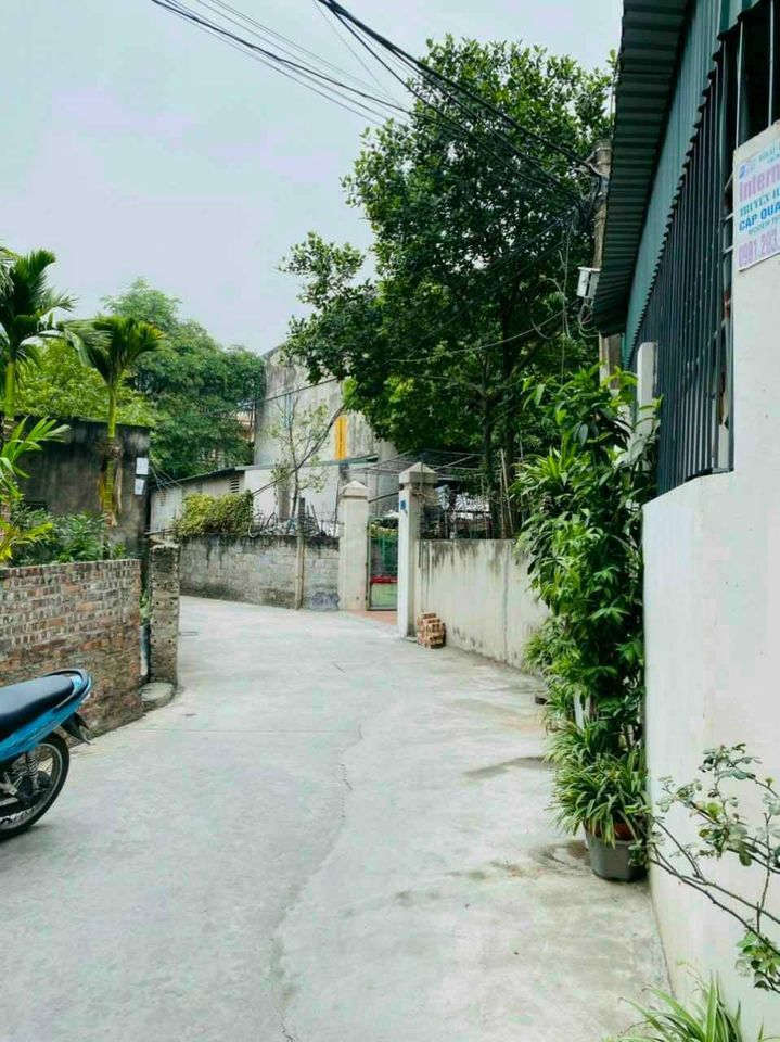 Nhà 2 tầng 60m2, 3 phòng ngủ, xe ô tô ra vào nhà. 1.2x tỷ. cách mặt phố Lê Viết Quang khoảng 30m