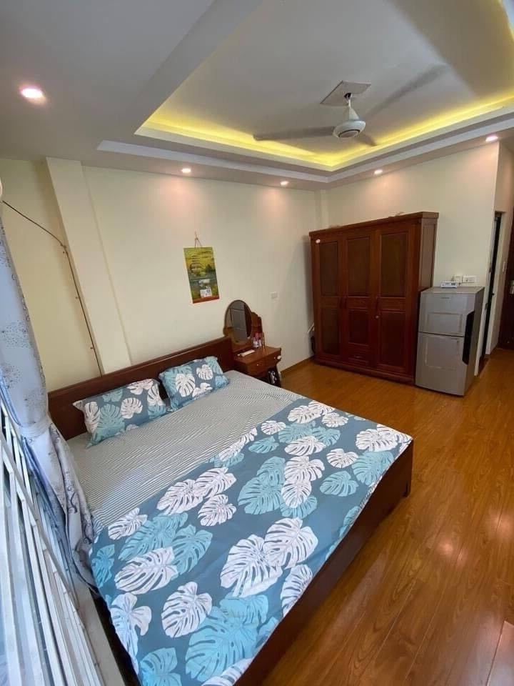 Gia đình cần bán gấp nhà 35m, 5 tầng, phố Ngọc Thuỵ, Long Biên LH xem nhà: 098.898.6364