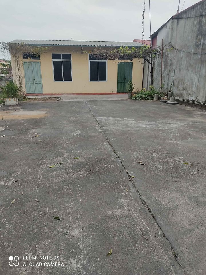 bán gấp lô đất, có sẵn nhà cấp 4, đẹp đẽ, 2 gian riêng biệt.ngay mặt đường xã Thi Sơn Kim Bảng