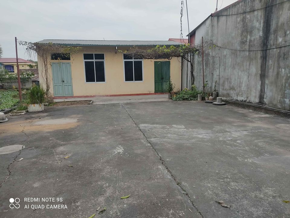 bán gấp lô đất, có sẵn nhà cấp 4, đẹp đẽ, 2 gian riêng biệt.ngay mặt đường xã Thi Sơn Kim Bảng
