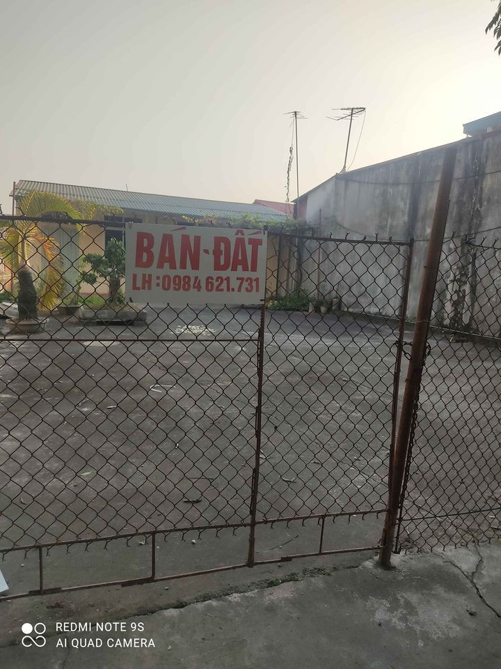 bán gấp lô đất, có sẵn nhà cấp 4, đẹp đẽ, 2 gian riêng biệt.ngay mặt đường xã Thi Sơn Kim Bảng