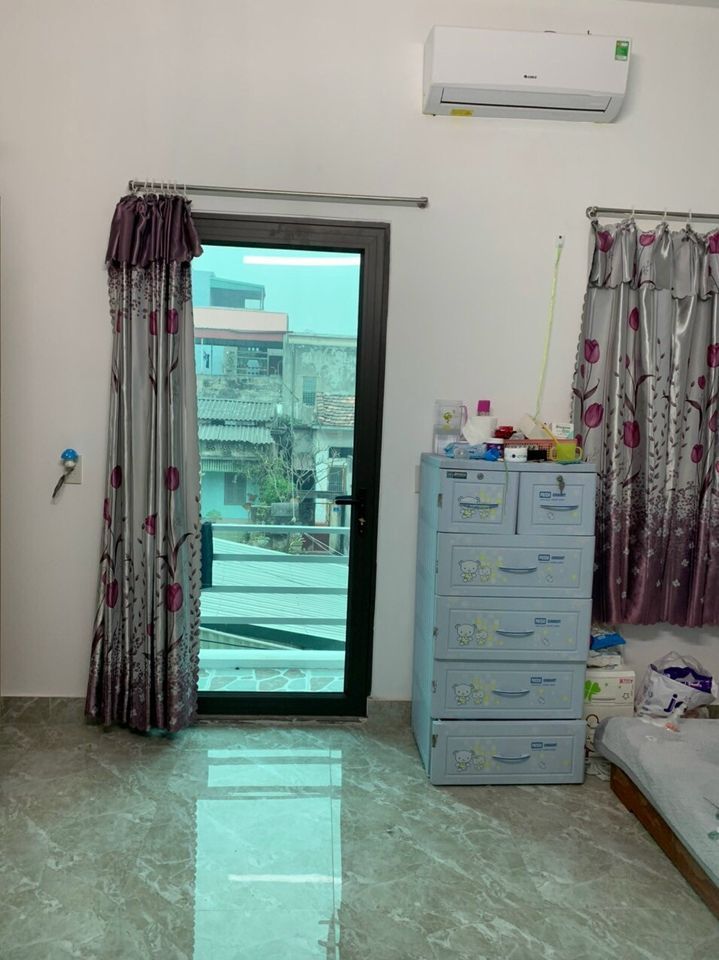 Cần bán căn nhà 3 tầng mới xây ,ngõ phố Chi Lăng. Ngõ ngắn, rộng gần 3m , oto đỗ cửa