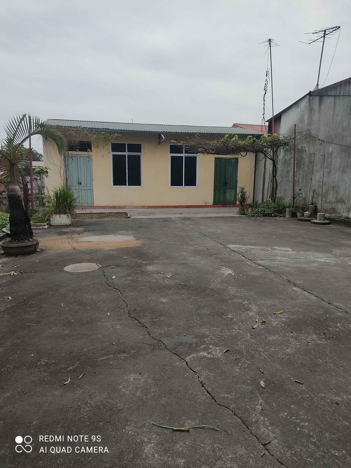 bán gấp lô đất, có sẵn nhà cấp 4, đẹp đẽ, 2 gian riêng biệt.ngay mặt đường xã Thi Sơn Kim Bảng