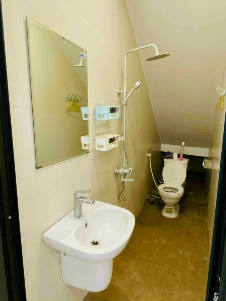 Nhà 2 tầng 60m2, 3 phòng ngủ, xe ô tô ra vào nhà. 1.2x tỷ. cách mặt phố Lê Viết Quang khoảng 30m