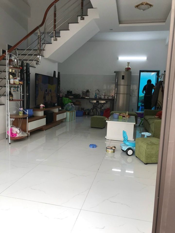 Cần bán căn nhà 3 tầng mới xây ,ngõ phố Chi Lăng. Ngõ ngắn, rộng gần 3m , oto đỗ cửa