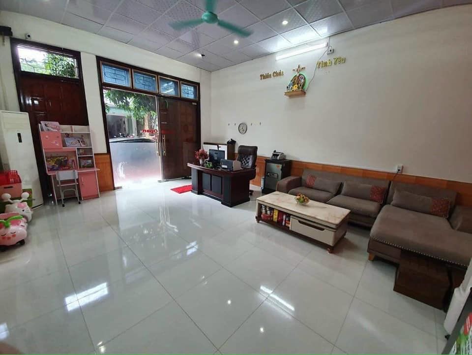 Nhà Cấp 4 đổ mái bằng kiên cố lên tầng thoải mái Phố Lê Văn Hưu Dt 100m2 = 5x20