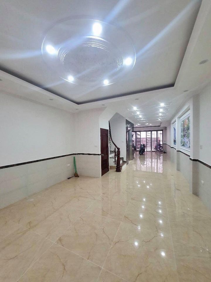 BUILDING VĂN PHÒNG 7 TẦNG THANG MÁY ĐẸP LONG LANH -KHU VIP TRUNG YÊN QUẬN CẦU GIẤY OTO TRÁNH NHAU