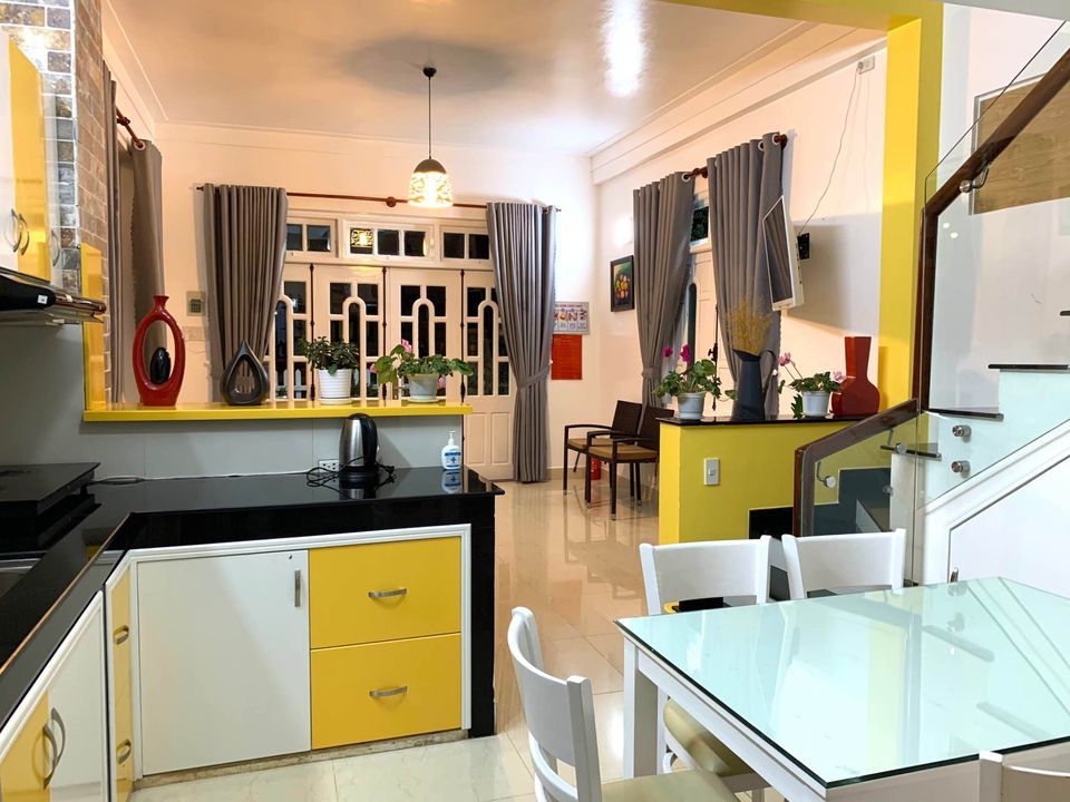 Cần bán villa siêu dễ thương, đầu đường Ngô Tất Tố cách Thung lũng tình yêu, DaLat Xq sử quán 50m