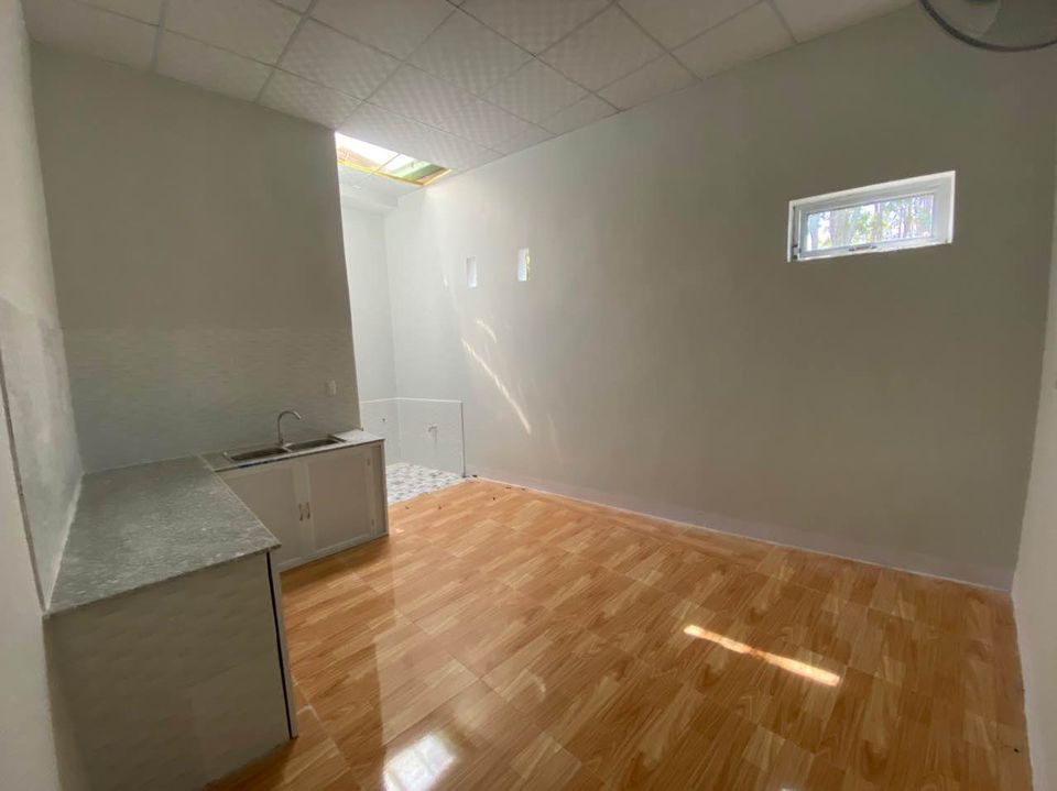 Cần bán gấp Nhà mới xây chưa ở tại thôn 1, xã Đăk Cấm. ngang 6.5m (nở hậu 8.6m) x dài 21.1m