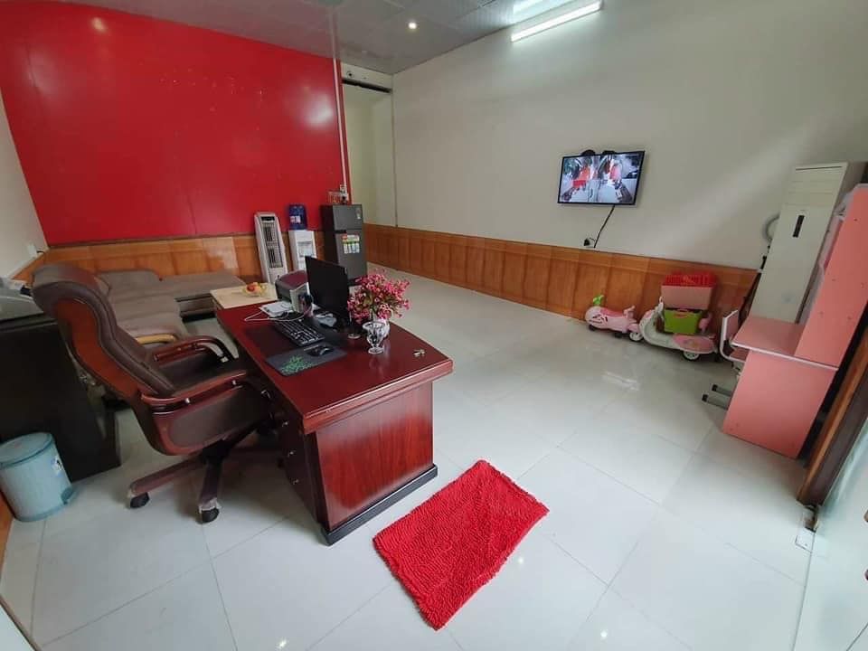 Nhà Cấp 4 đổ mái bằng kiên cố lên tầng thoải mái Phố Lê Văn Hưu Dt 100m2 = 5x20