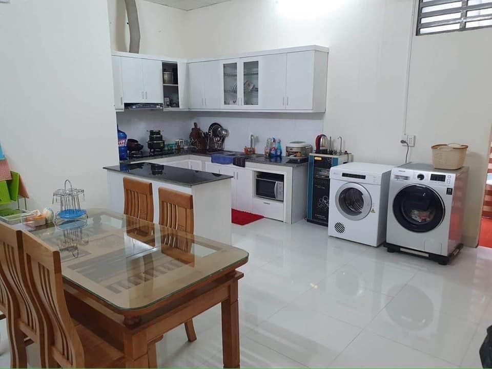 Nhà Cấp 4 đổ mái bằng kiên cố lên tầng thoải mái Phố Lê Văn Hưu Dt 100m2 = 5x20