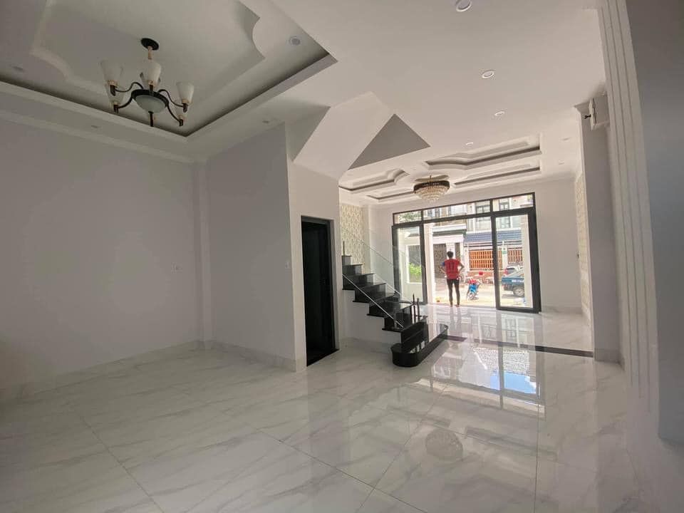 BÁN NHÀ 1 TRỆT 2 LẦU CAO CẤP TÂN CỔ ĐIỂN ĐƯỜNG SỐ 1 KHU BIỆT THỰ NAM LONG 2