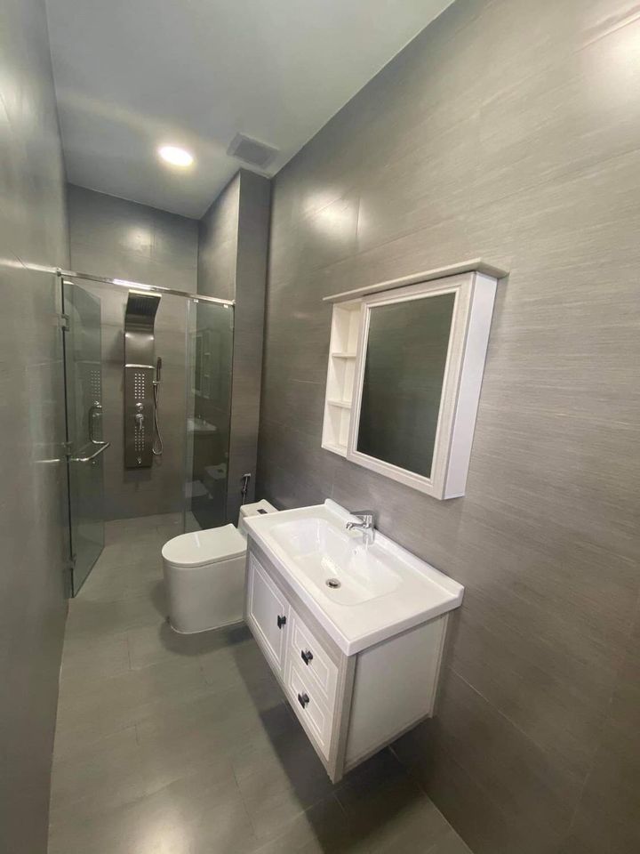 BÁN NHÀ 1 TRỆT 2 LẦU CAO CẤP TÂN CỔ ĐIỂN ĐƯỜNG SỐ 1 KHU BIỆT THỰ NAM LONG 2