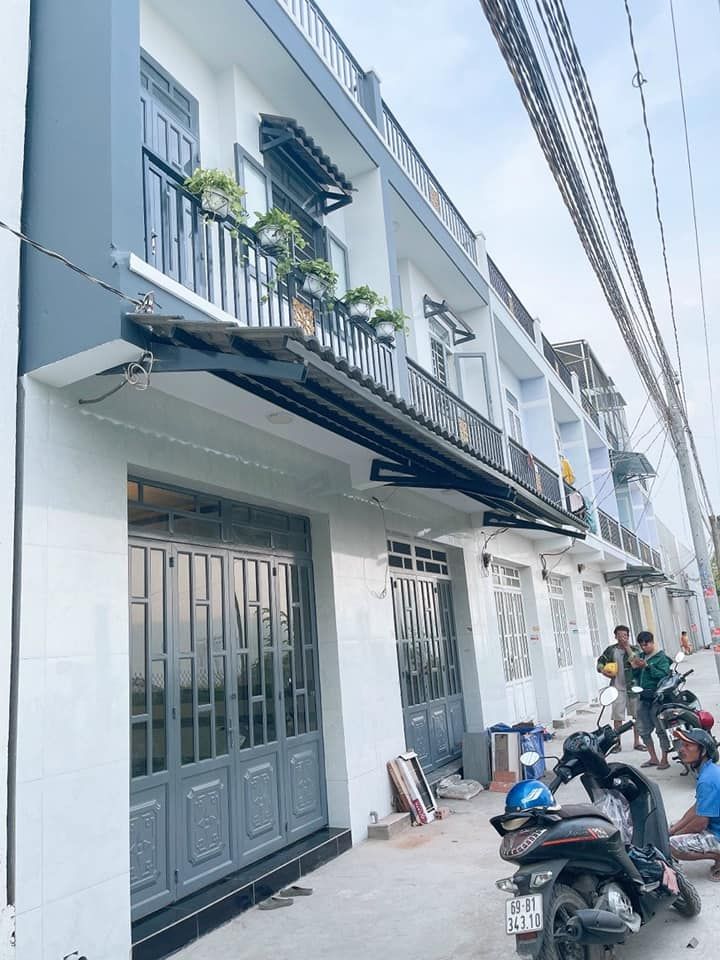 Bán Nhà Sổ Hồng Riêng Thổ Cư Ngay QL50 Cầu Ông Thìn. Nhà 2 Lầu 3 Phòng Ngủ Sân Thượng.