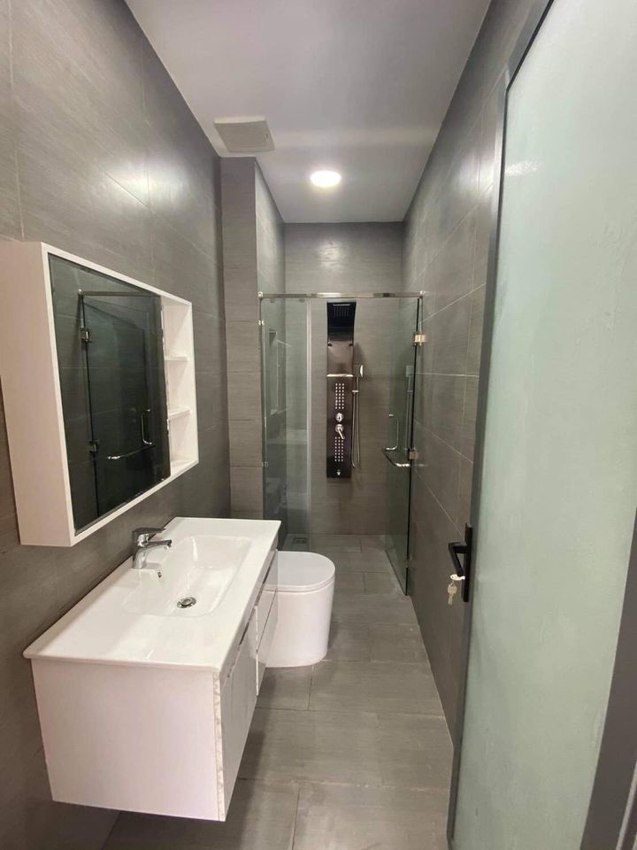 BÁN NHÀ 1 TRỆT 2 LẦU CAO CẤP TÂN CỔ ĐIỂN ĐƯỜNG SỐ 1 KHU BIỆT THỰ NAM LONG 2