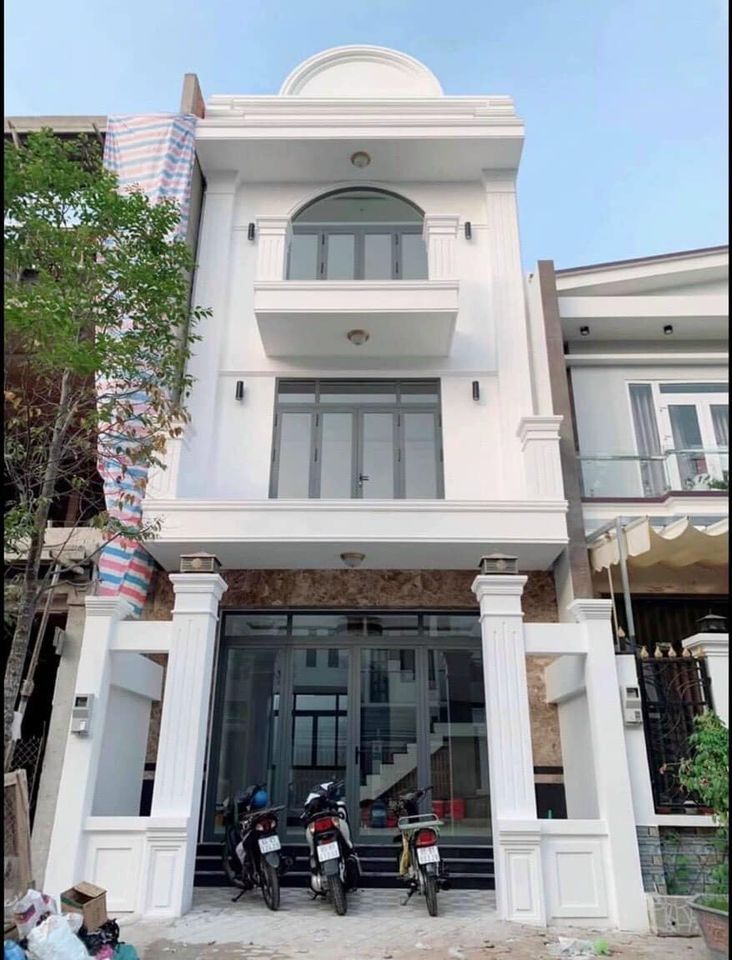 BÁN NHÀ 1 TRỆT 2 LẦU CAO CẤP TÂN CỔ ĐIỂN ĐƯỜNG SỐ 1 KHU BIỆT THỰ NAM LONG 2