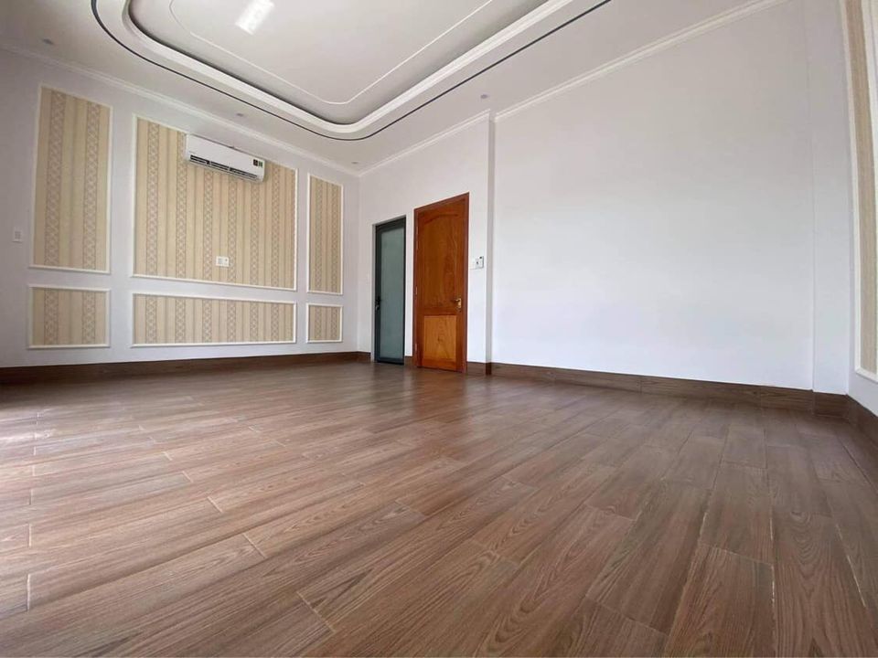 BÁN NHÀ 1 TRỆT 2 LẦU CAO CẤP TÂN CỔ ĐIỂN ĐƯỜNG SỐ 1 KHU BIỆT THỰ NAM LONG 2