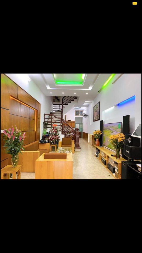 Chính chủ cần bán ngôi nhà ba tầng thiết kế kiểu hiện đại.Diện tích 75m2, hướng Tây.Tân An, Tân Dân