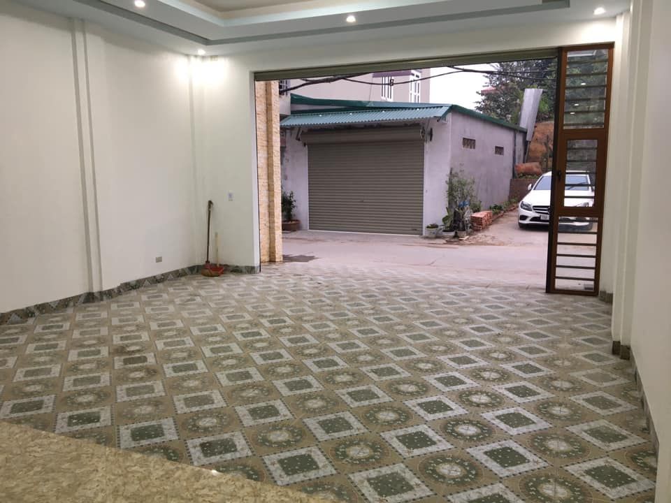 bán ngôi nhà 3 tầng xây dựng năm 2020. Tổng DT nhà 300m2, MT 6,1m; hg DN phố Anh Dũng Tiên Cát
