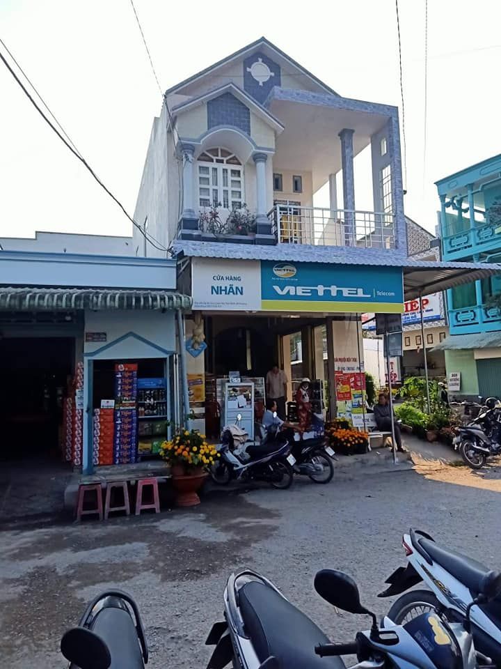 Chủ ngộp nên cần bán lại lại căn nhà 1trệt 2lầu ngay trung tâm chợ loan mỹ tam bình vl, dt 4,2 x23