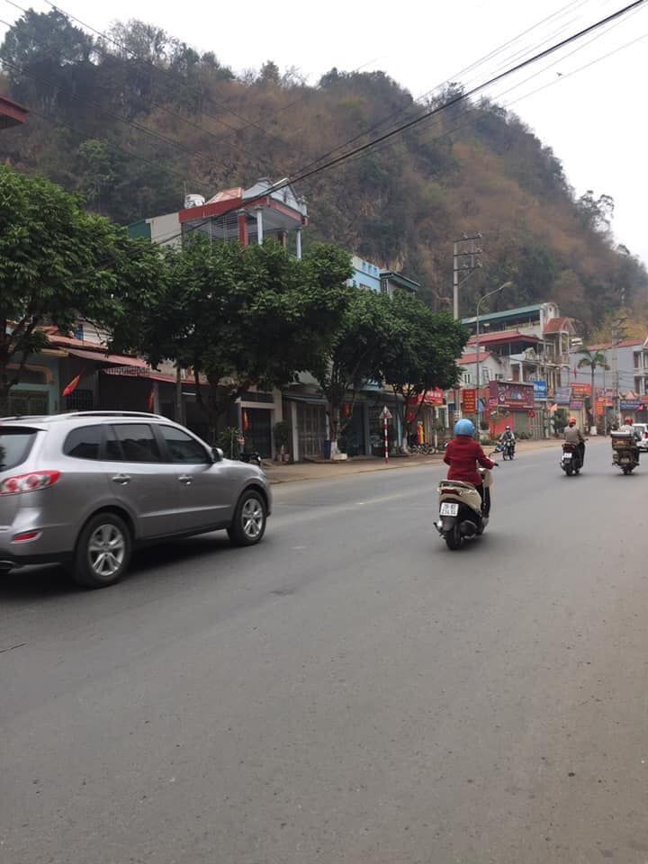 Bán hộ ông anh ngôi nhà nằm ở tổ 8, phường Quyết Tâm, tp Sơn La Đất đẹp, lộc lá ầm ầm