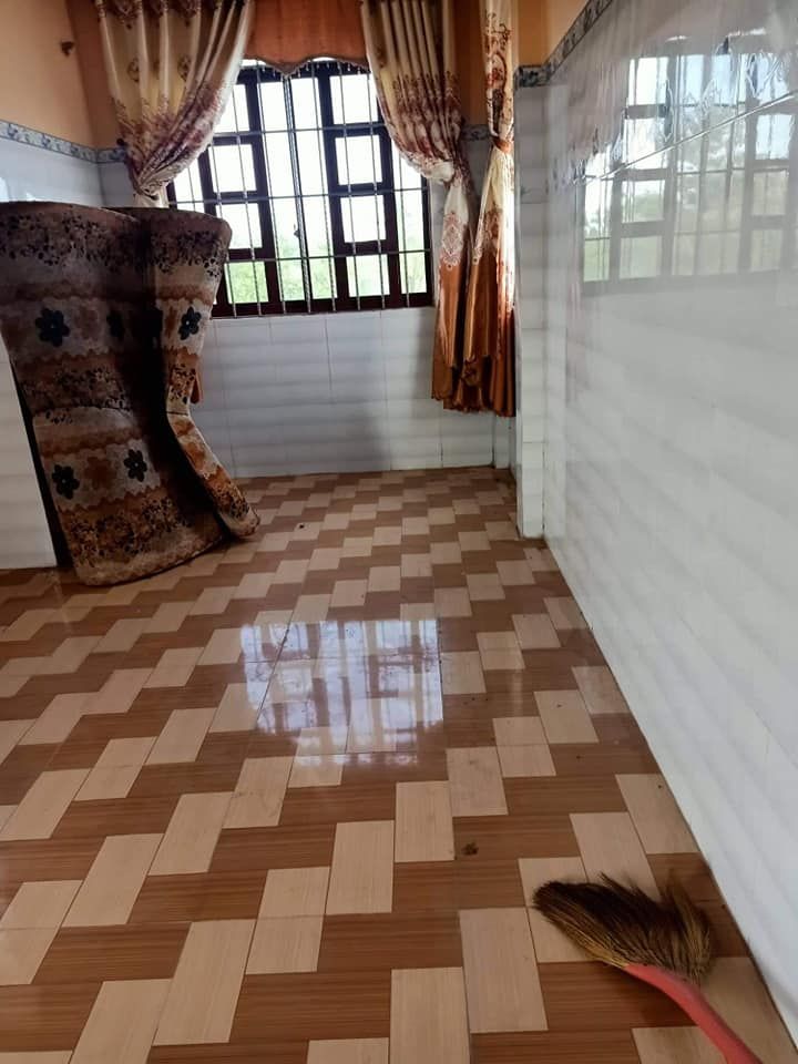 Chủ ngộp nên cần bán lại lại căn nhà 1trệt 2lầu ngay trung tâm chợ loan mỹ tam bình vl, dt 4,2 x23