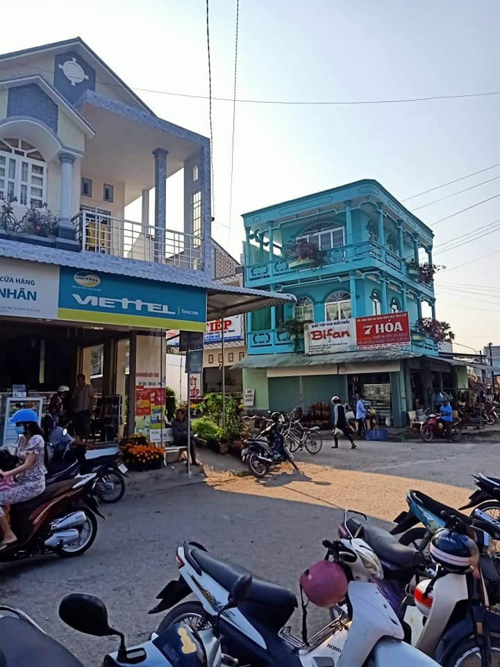Chủ ngộp nên cần bán lại lại căn nhà 1trệt 2lầu ngay trung tâm chợ loan mỹ tam bình vl, dt 4,2 x23