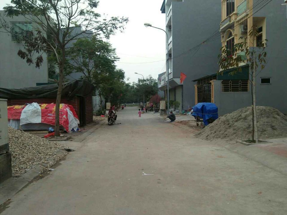 bán ô đất 90m2 trên đất có nhà 3 tầng mới xây năm 2020 Khu đô thị Minh Phương hướng Tây Bắc