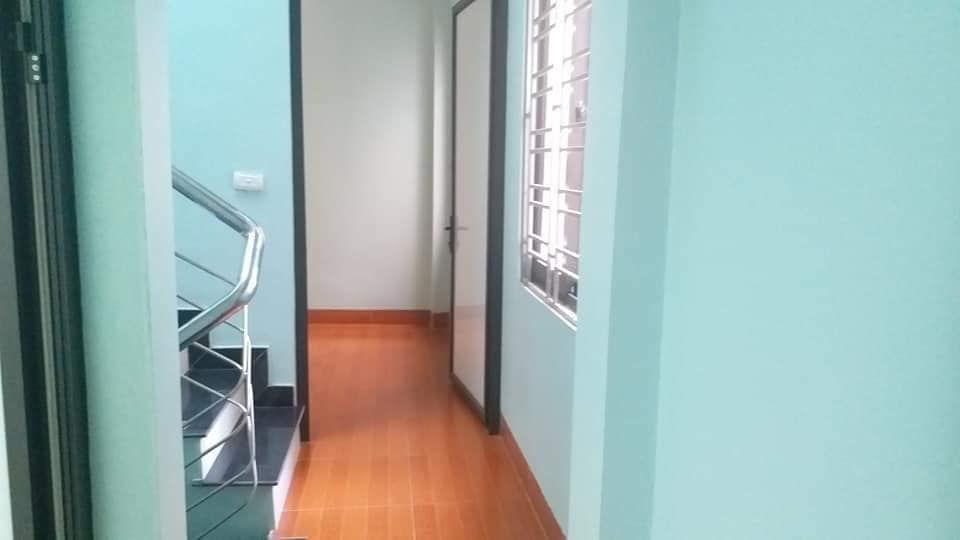 Cho thuê nhà riêng mễ trì 35m2 4 tầng 5 phòng ngủ 2 điều hoà 3 nóng lạnh giá 9tr nhà mới xây