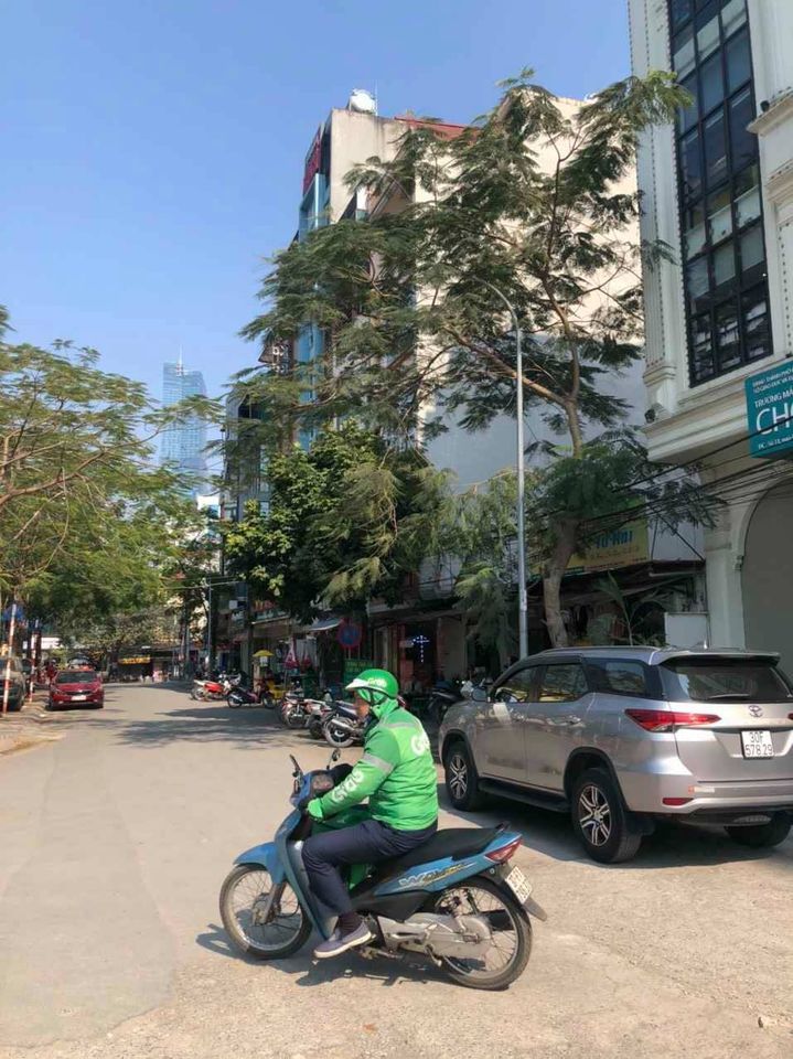 Bán nhà phố Vương Thừa Vũ Ô tô kinh doanh S= 55m2 , Mặt tiền 4m , Giá chào 6,85 tỷ