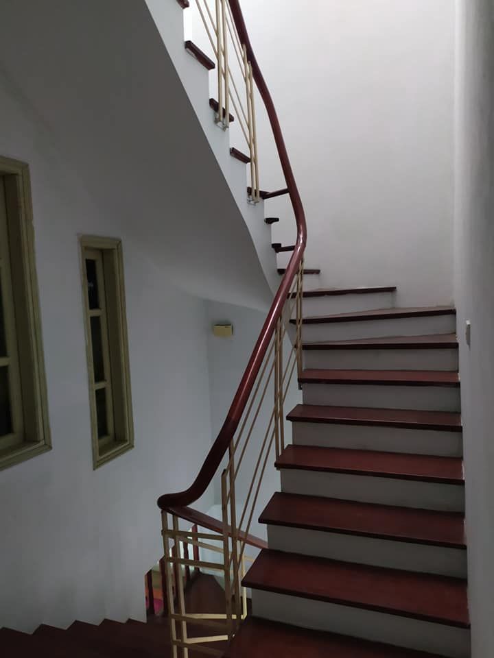 Cho thuê nhà nguyên căn trong ngõ, đường nguyễn ngọc vũ. Diện tích 60m × 3 tầng × 3 PN , 3 WC
