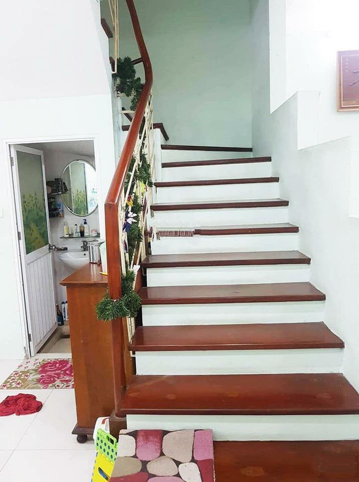 Cho thuê nhà nguyên căn trong ngõ, đường nguyễn ngọc vũ. Diện tích 60m × 3 tầng × 3 PN , 3 WC
