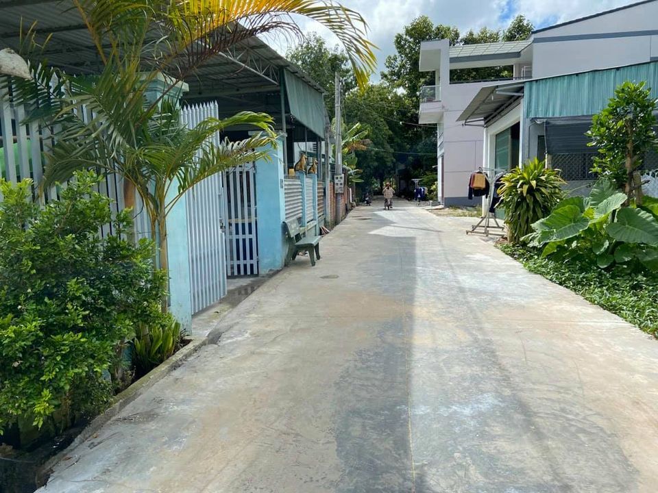 Bán Đất đẹp 100% thổ cư hẻm 5 Trần Văn Trà, cách Ngã tư Bình Minh 600m Đất bằng phẳng