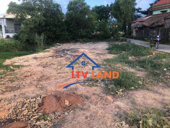 Bán đất 3 mặt tiền đường Quang Trung nối dài ,sát bên nhà hàng Quê hương .Đối diện Quân Đội NDVN