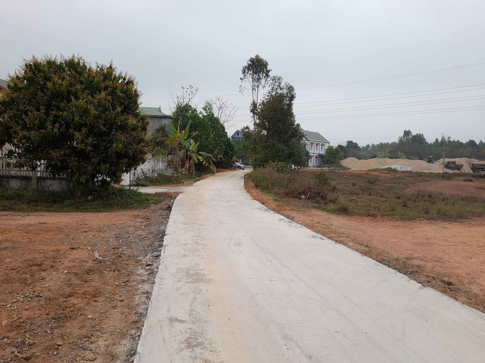 Chính chủ,bán 200m2.mặt tiền 5×40m Tây Nam Vị trí:Đồng Vang Kim Long,Cách mặt đường 36 vào 50m