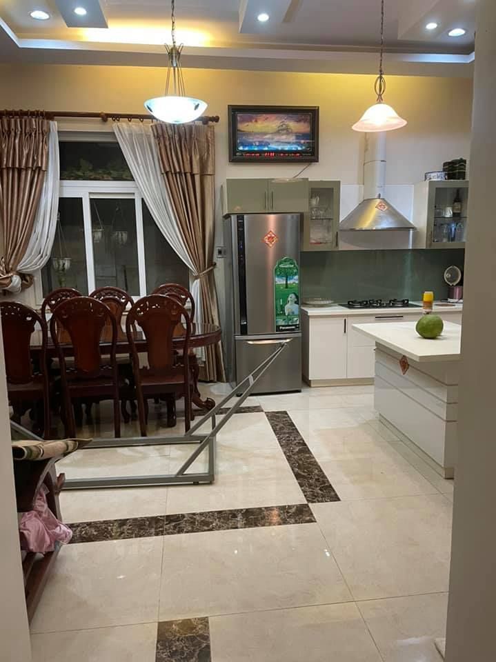 Bán Nhà Chính chủ ngang 10m x dài 25m > full thổ cư 100% Có 2 phòng, 2 tolet, bếp, phòng thờ