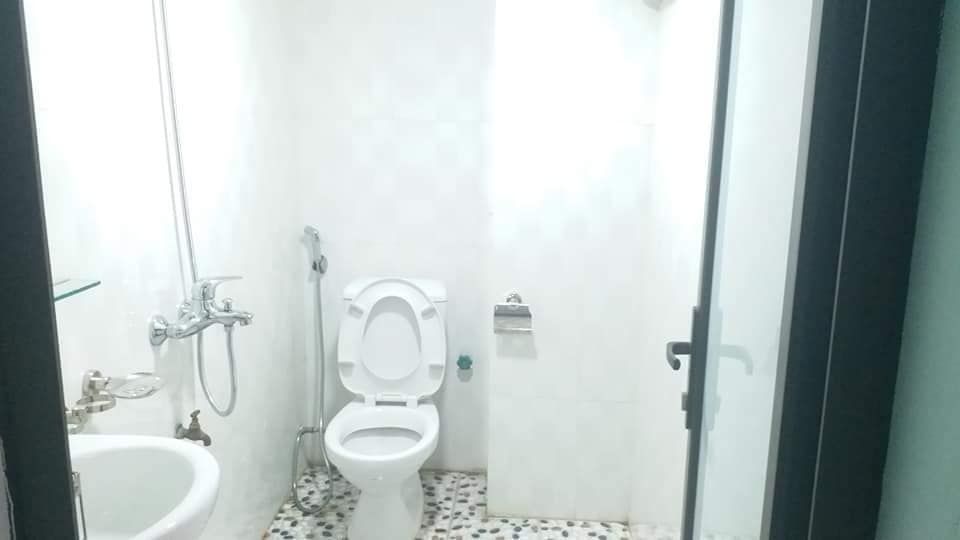Cho thuê nhà riêng mễ trì 35m2 4 tầng 5 phòng ngủ 2 điều hoà 3 nóng lạnh giá 9tr nhà mới xây
