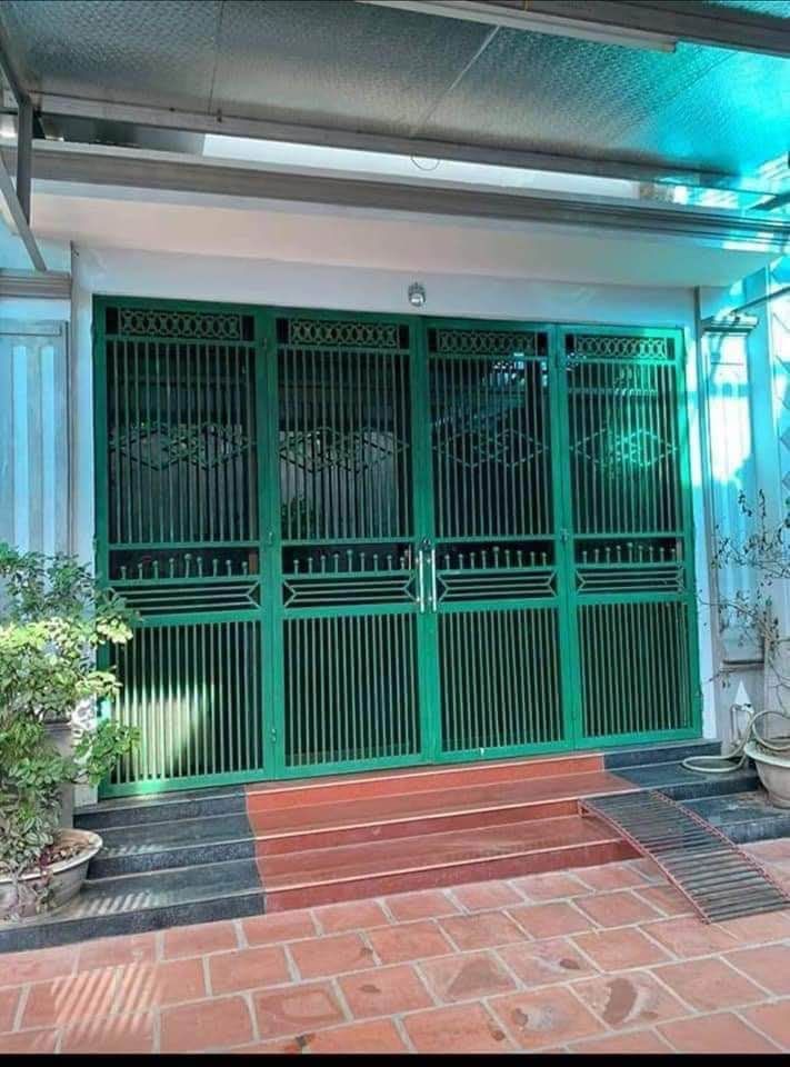 Cần bán Nhà đẹp tại Liên Bảo. Vị trí gần viện tỉnh, gần chợ, gần trường học, khu vui chơi.
