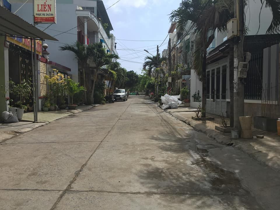 Cho thuê nhà nguyên căn cấp 4 mát mẻ hẻm Lê Duẩn, p7, Tuy Hoà hẻm lớn tầm 8m ô tô ra vô thoải mái