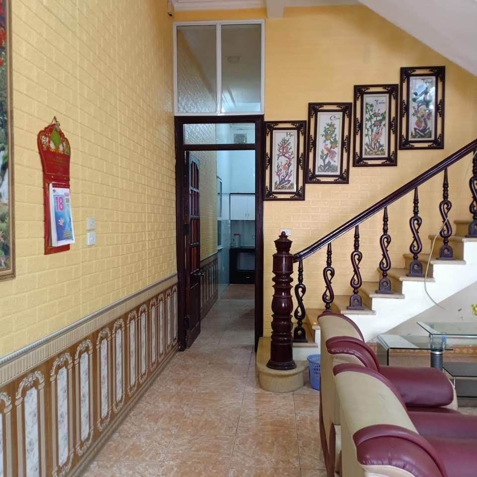 Cần bán Nhà đẹp tại Liên Bảo. Vị trí gần viện tỉnh, gần chợ, gần trường học, khu vui chơi.