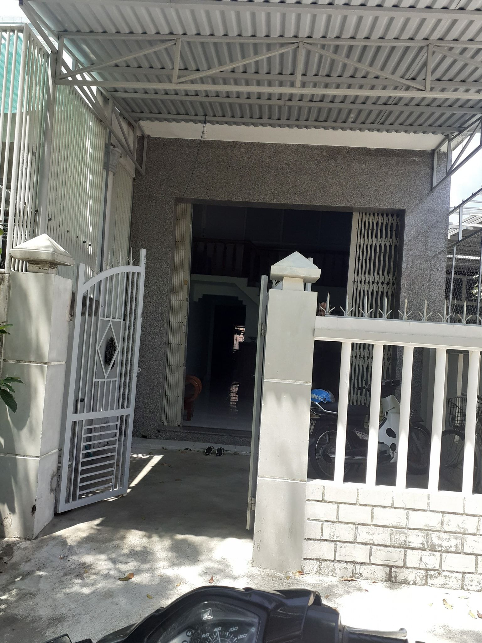 Cần tiền bán gấp nhà cấp gác lửng còn mơi hướng ĐN đương ô tô tải thông suôt dt 4×25 P9 Tuy Hòa