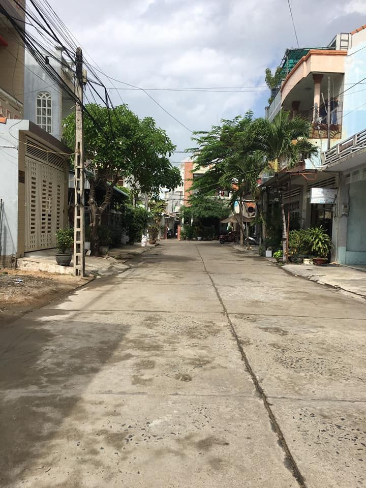 Cho thuê nhà nguyên căn cấp 4 mát mẻ hẻm Lê Duẩn, p7, Tuy Hoà hẻm lớn tầm 8m ô tô ra vô thoải mái