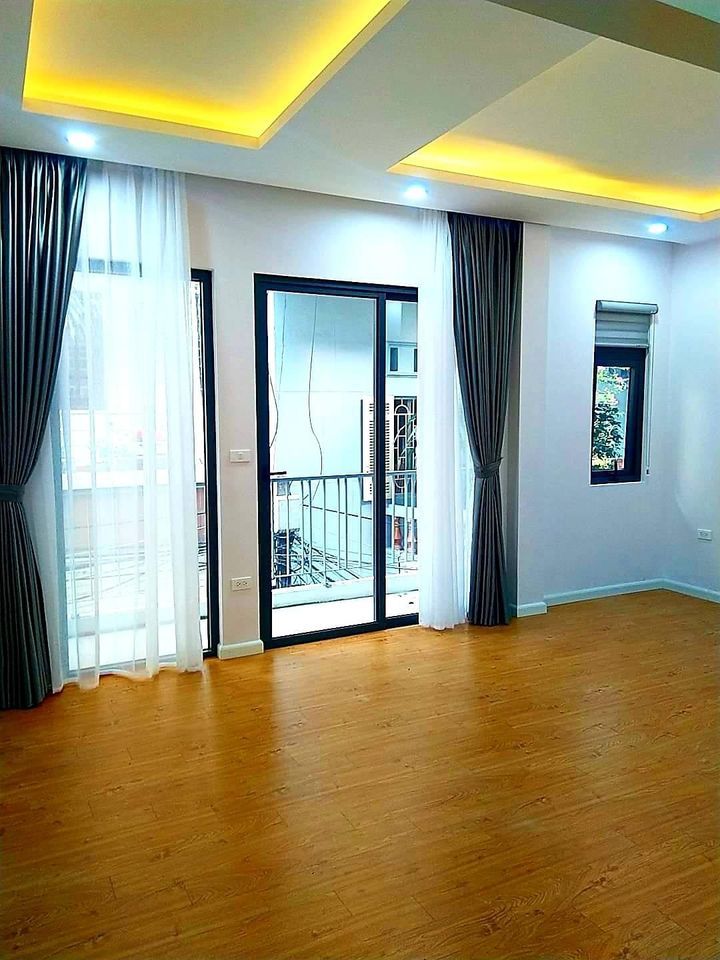 BÁN NHÀ LÔ GÓC ÔTÔ ĐỖ CỬA NHÀ ĐẸP Ở LUÔN 39m x 4 tầng MT 4.6 m Giá 6 tỷ 85 Lê Trọng Tấn