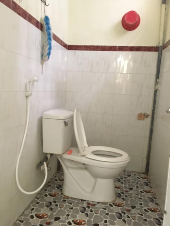 Cho thuê nhà nguyên căn cấp 4 mát mẻ hẻm Lê Duẩn, p7, Tuy Hoà hẻm lớn tầm 8m ô tô ra vô thoải mái