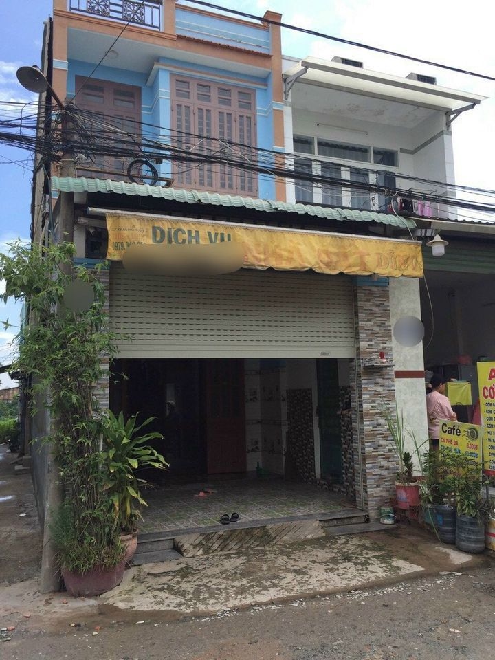 Bán nhà ngay chợ Bình Chánh. Dt 5x20 căn góc 2 mặt tiền giá 850 triệu. Lh chính chủ 0797334144