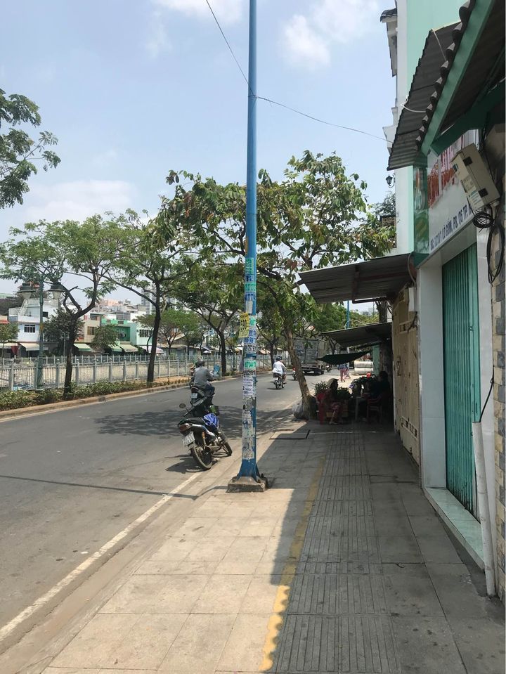 Cần bán nhà mặt tiền kinh doanh chính chủ chưa qua đầu tư giá tốt, đường Lò Gốm P8 Quận 6.